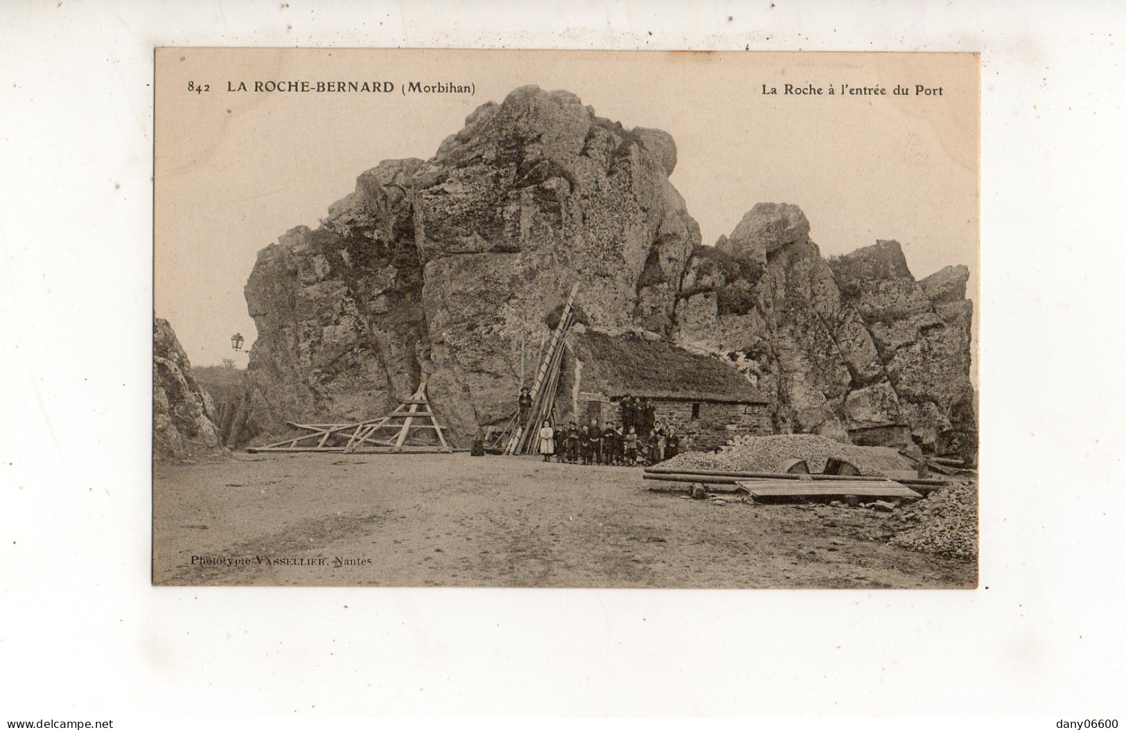 LA ROCHE BERNARD - La Roche à L'Entrée Du Port (carte Animée) - La Roche-Bernard