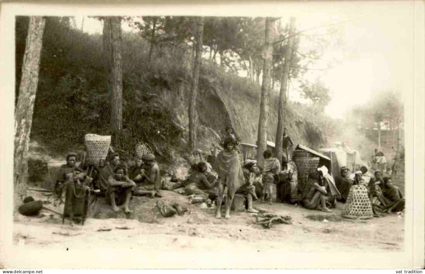 VIETNAM / INDOCHINE -  Carte Postale Photo D'un  Campement De Locaux - L 152087 - Vietnam