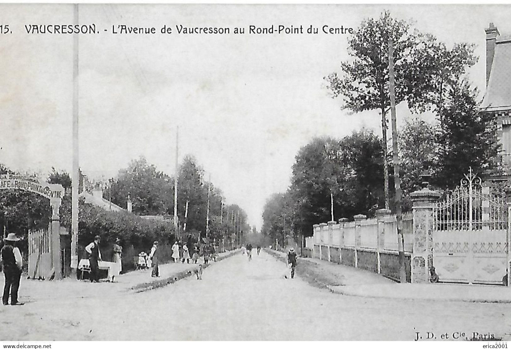 Vaucresson. L'avenue De Vaucresson Au Rond Point Du Centre Et L'entrée Du Café Du Rond Point. - Vaucresson