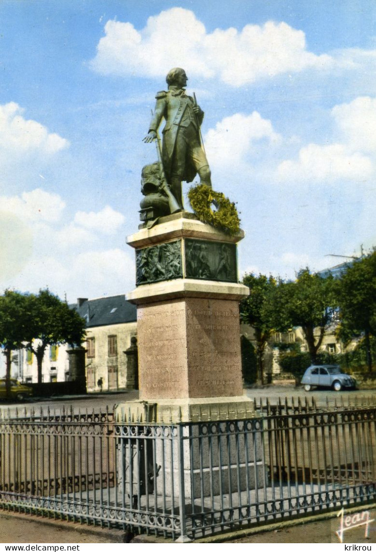 CPSM  CARHAIX  - Statue De La Tour D'Auvergne. - Carhaix-Plouguer