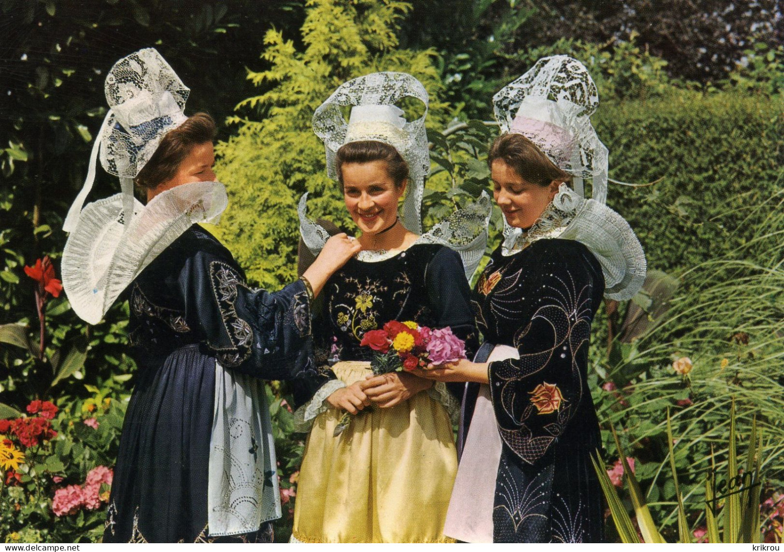 CPSM  De BANNALEC, SCAER, QUIMPERLE  - Jeunes Filles En Costume De Fête. - Bannalec