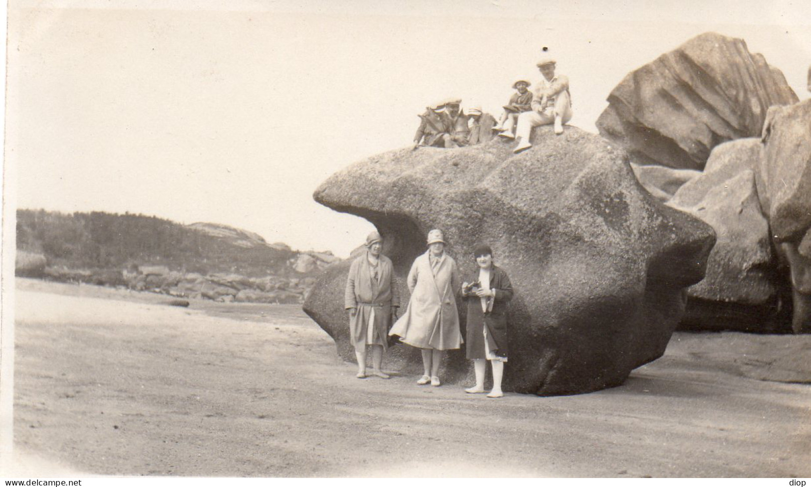 Photographie Photo Vintage Snapshot Rocher Plage Mode  - Lugares