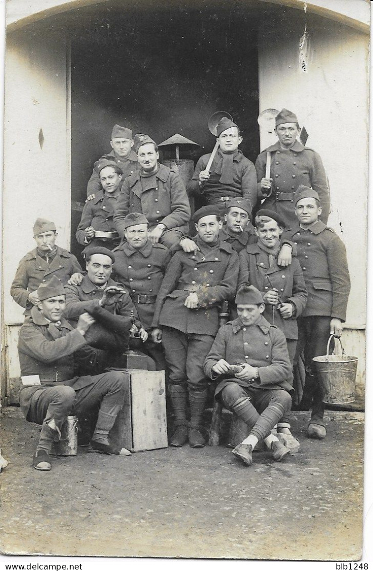 Militaria > Guerre 1914-18  Groupe De Militaires Carte Photo 01 - Personajes