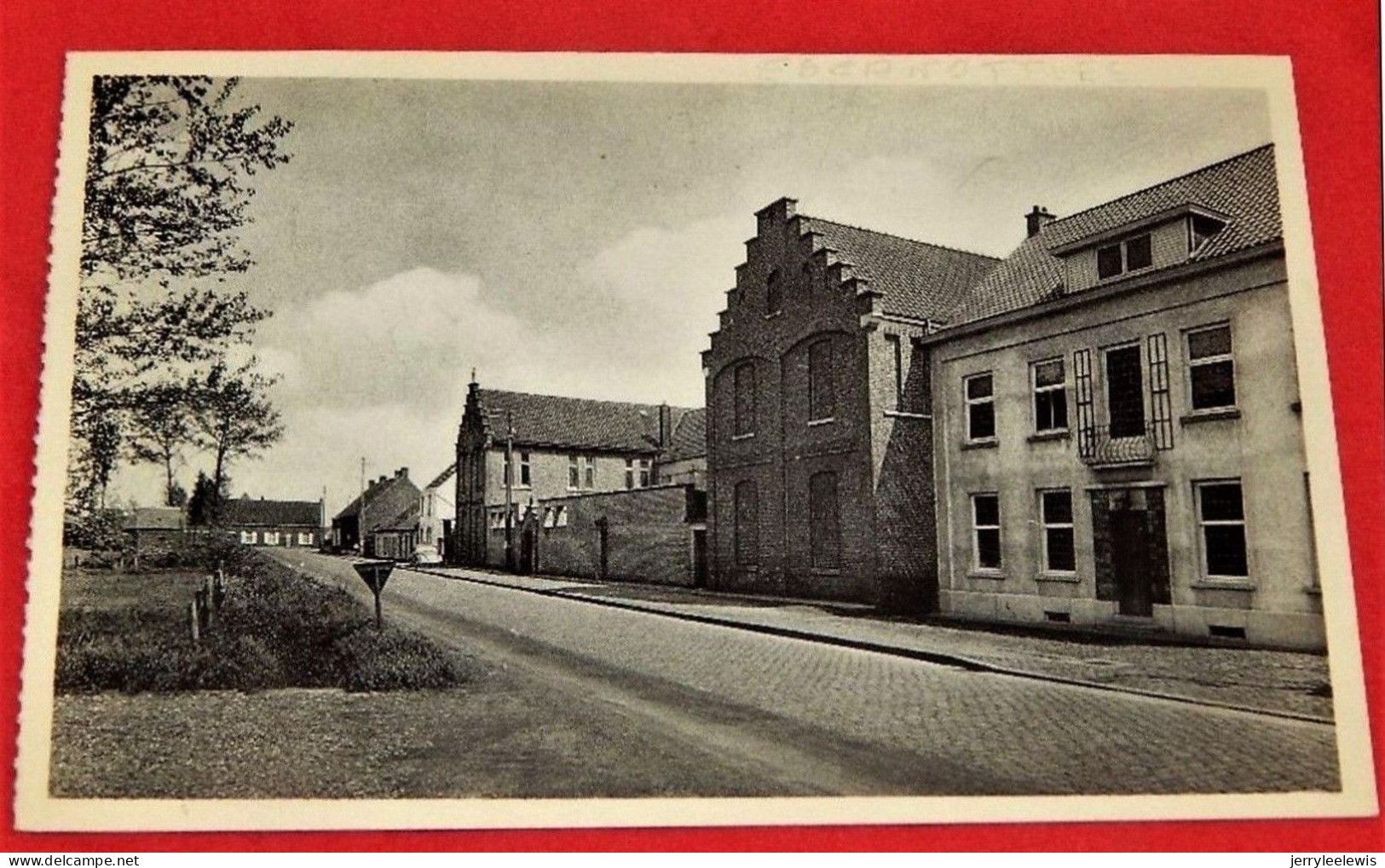 ESCANAFFLES  -  Couvent De La Sainte Famille - Celles