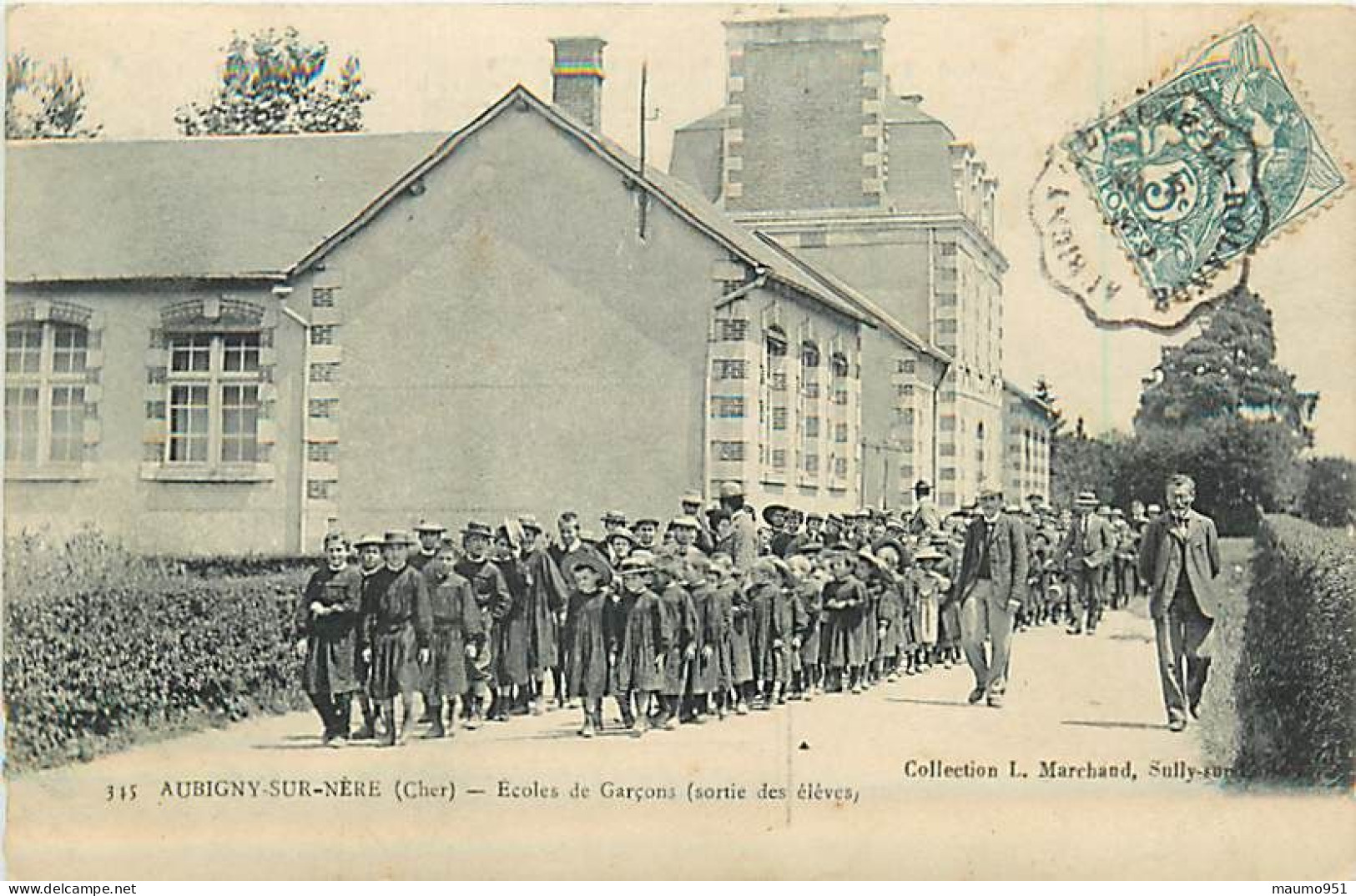 18 AUBIGNY  SUR NERE - Ecole De Garçons Sortie Des élèves - Aubigny Sur Nere