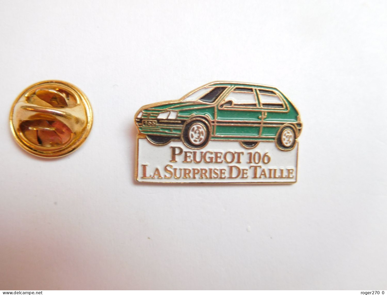 Beau Pin's En Relief  , Auto Peugeot 106 , Signé Toul'emball , Grandes Lettres - Peugeot