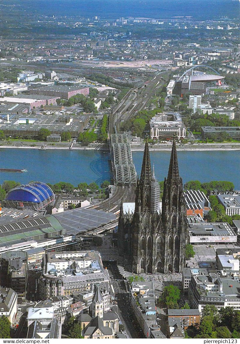 Cologne - Vue Aérienne Sur La Cathédrale Et La Ville - Koeln