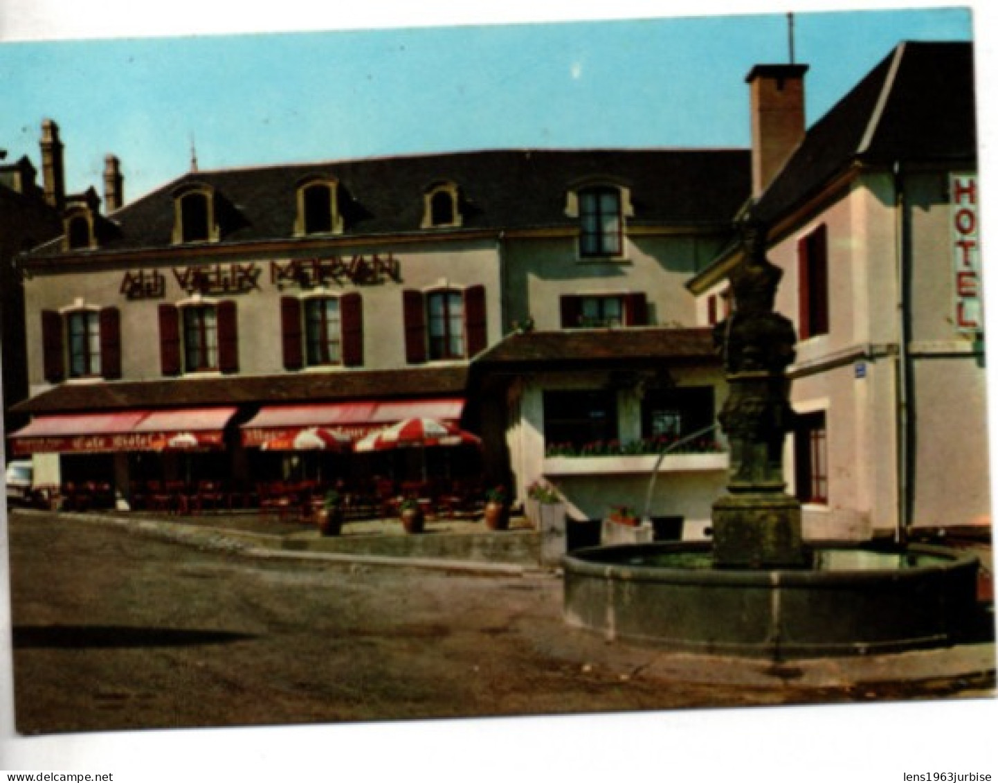 Château - Chinon , " Au Vieux Morvan " - Chateau Chinon