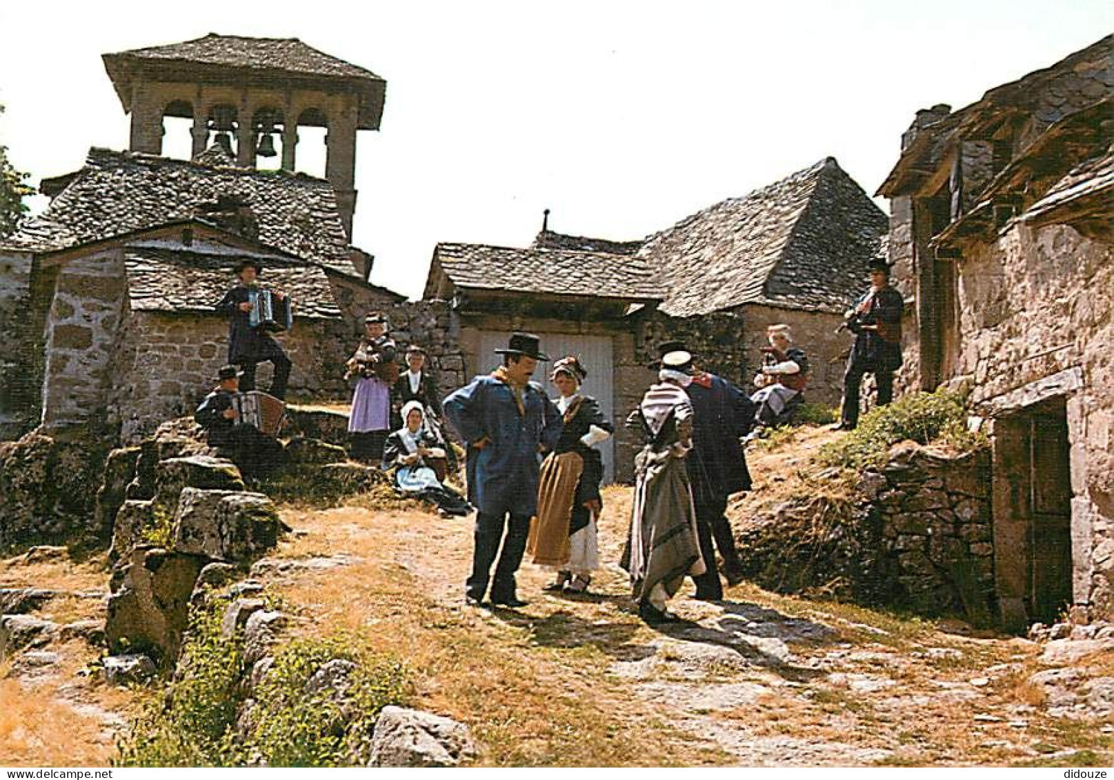 Folklore - Auvergne - Groupe Folklorique La Montagnarde - CPM - Carte Neuve - Voir Scans Recto-Verso - Costumes