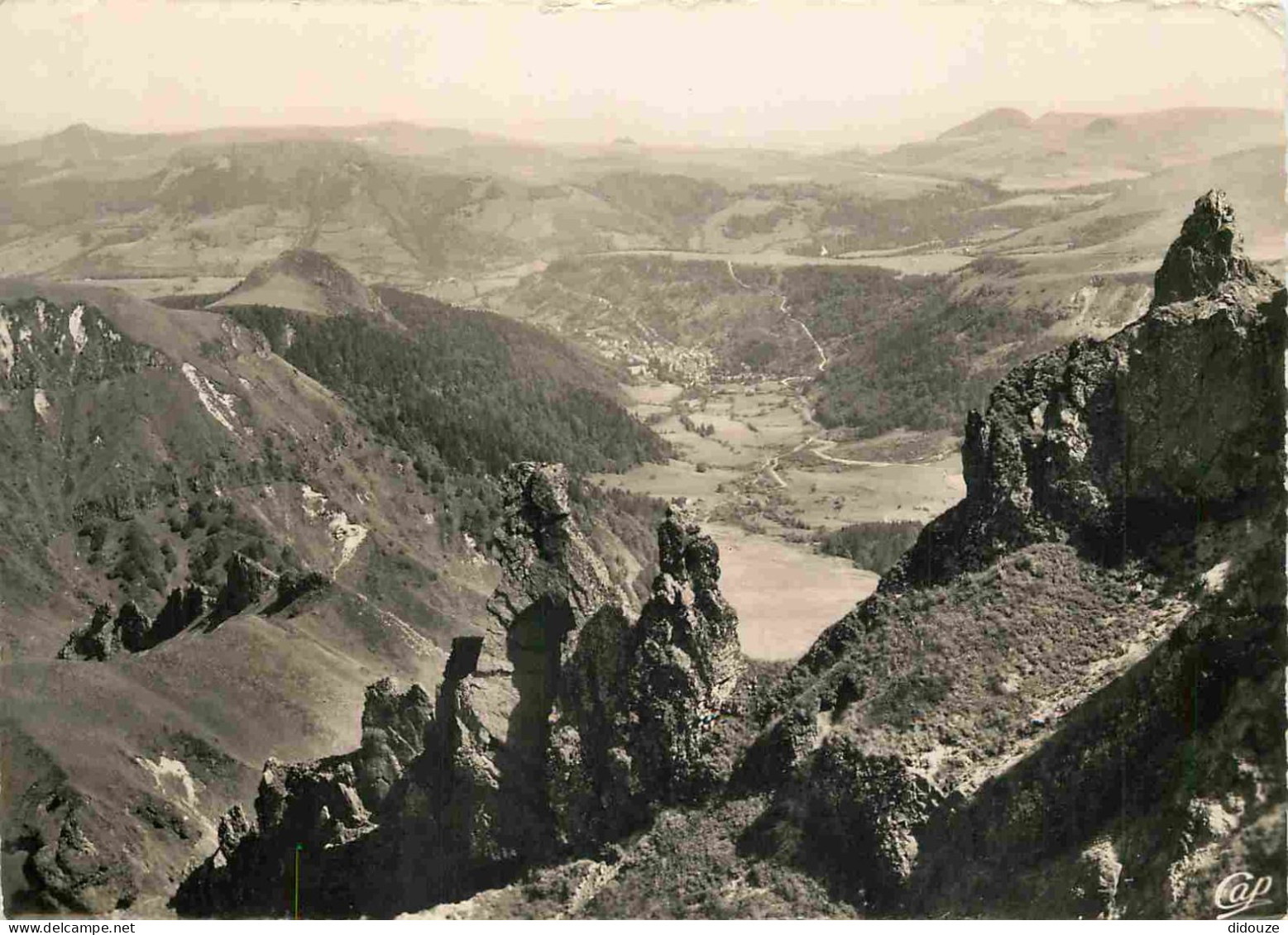 63 - Le Mont Dore - Le Puy De Sancy - Vue Prise Du Sancy Vers Le Mont-Dore - Mention Photographie Véritable - Carte Dent - Le Mont Dore