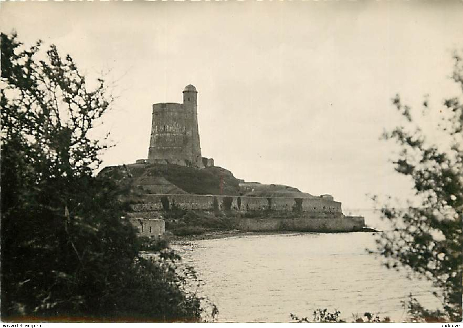 50 - Saint Vaast La Hougue - La Hougue à Marée Haute - CPSM Grand Format - Voir Scans Recto-Verso - Saint Vaast La Hougue