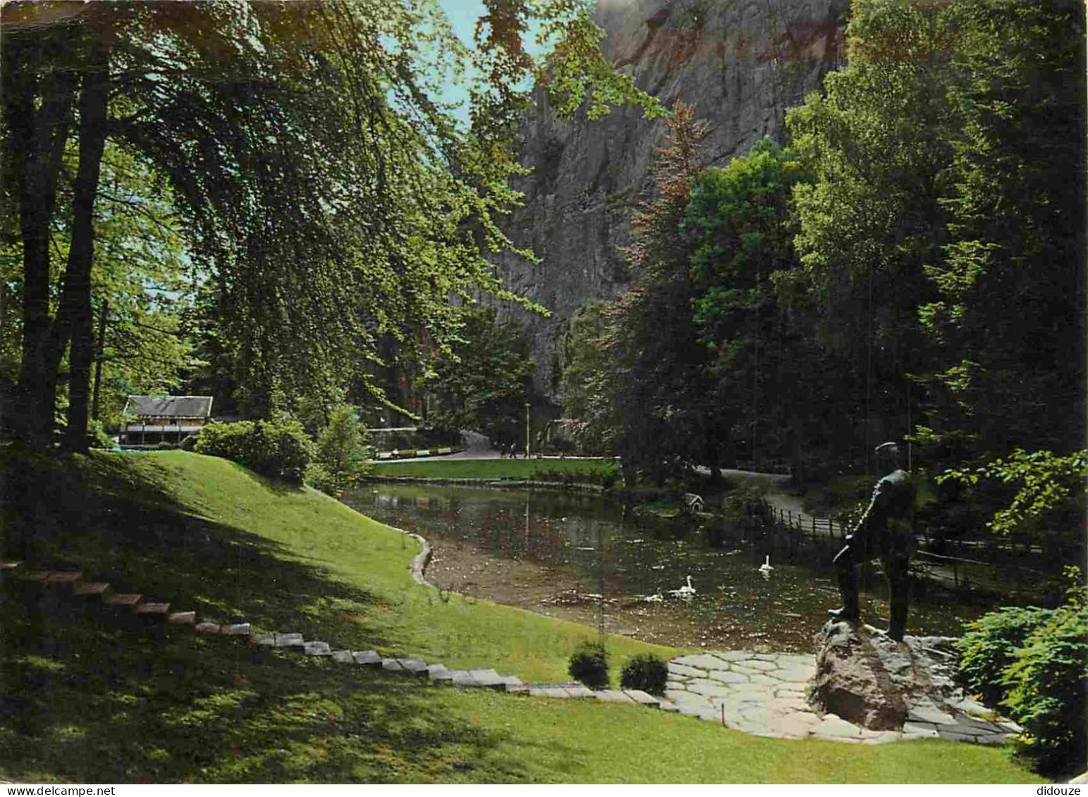 Norvège - Kristiansand - Ravnedalen Med Statuen Av General Wergeland I Forgrunnen - The Valley Ravnedalen With The Statu - Noorwegen