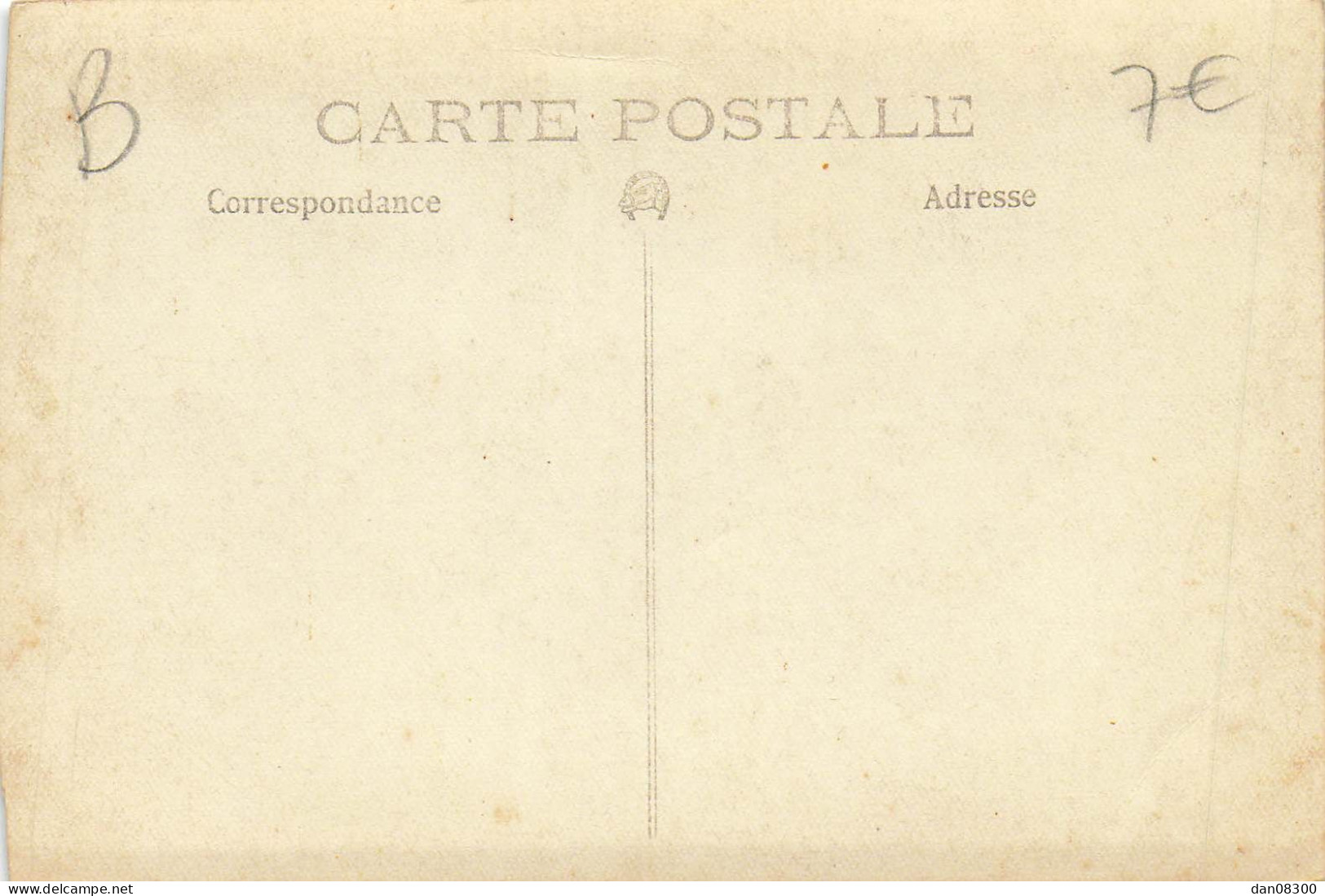 CARTE PHOTO NON IDENTIFIEE DES SOLDATS DES FEMMES DES INFIRMIERES PEUT ETRE UN HOPITAL MILITAIRE - To Identify