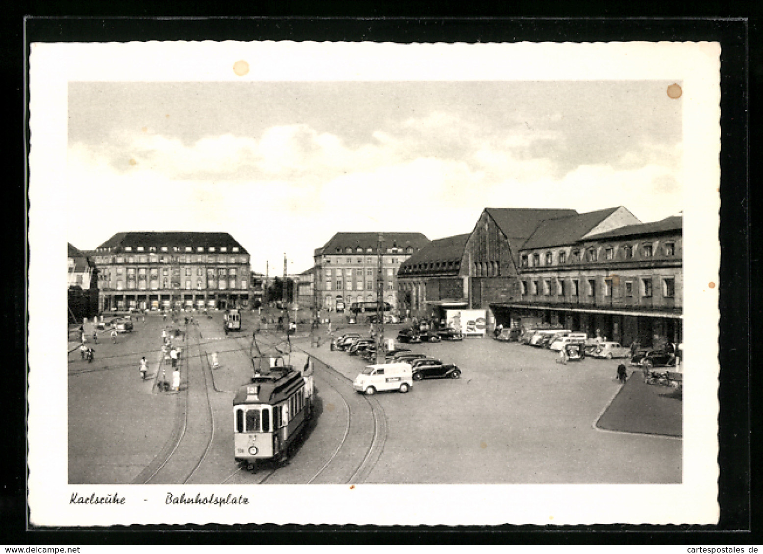 AK Karlsruhe, Bahnhofsplatz, Strassenbahn  - Karlsruhe