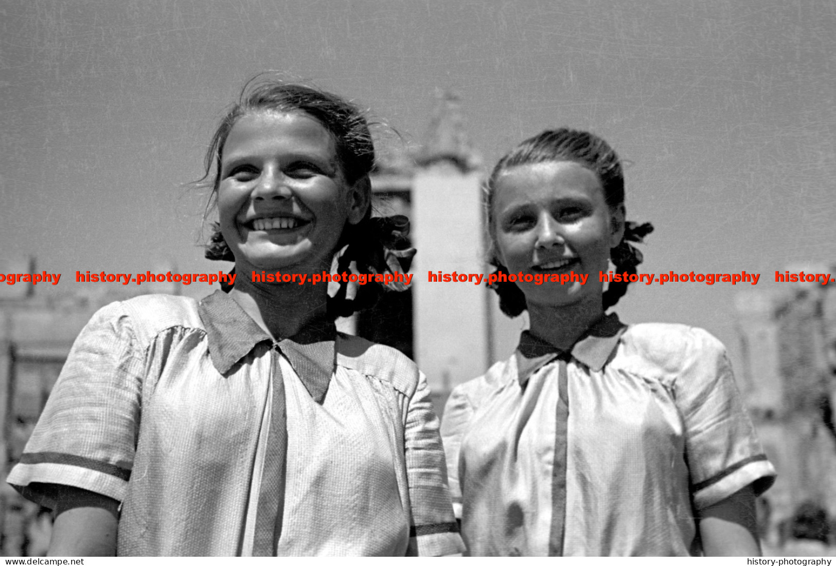 F014976 Russian Girls. Stalingrad. Parade. 1945 - REPRODUCTION - Other & Unclassified