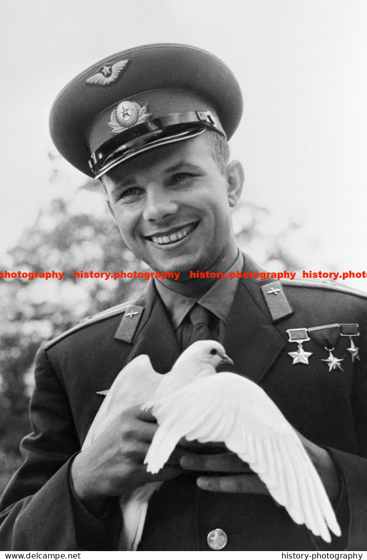 F014963 Yuri Gagarin. Soviet Russian Cosmonaut - REPRODUCTION - Other & Unclassified