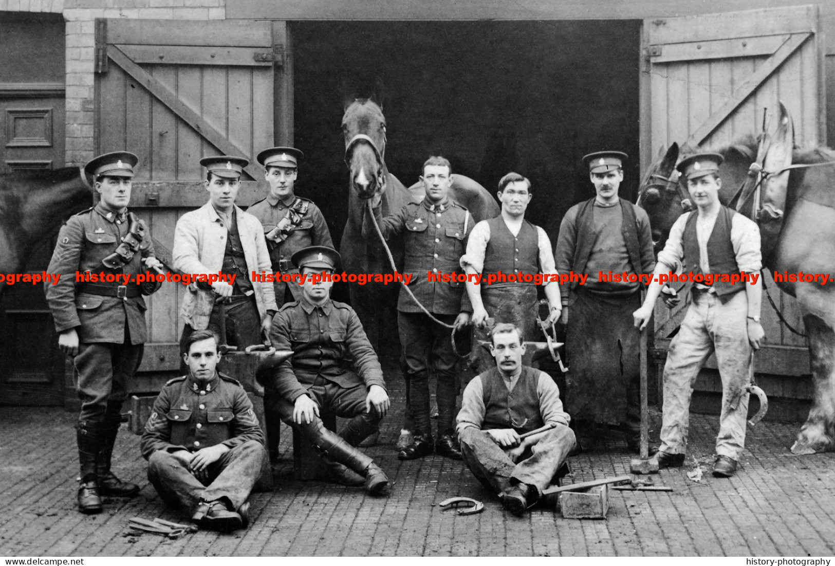 F015773 Northumberland Hussars. Standing Near At The Gates. WW1. 1915 - REPRODUCTION - Other & Unclassified