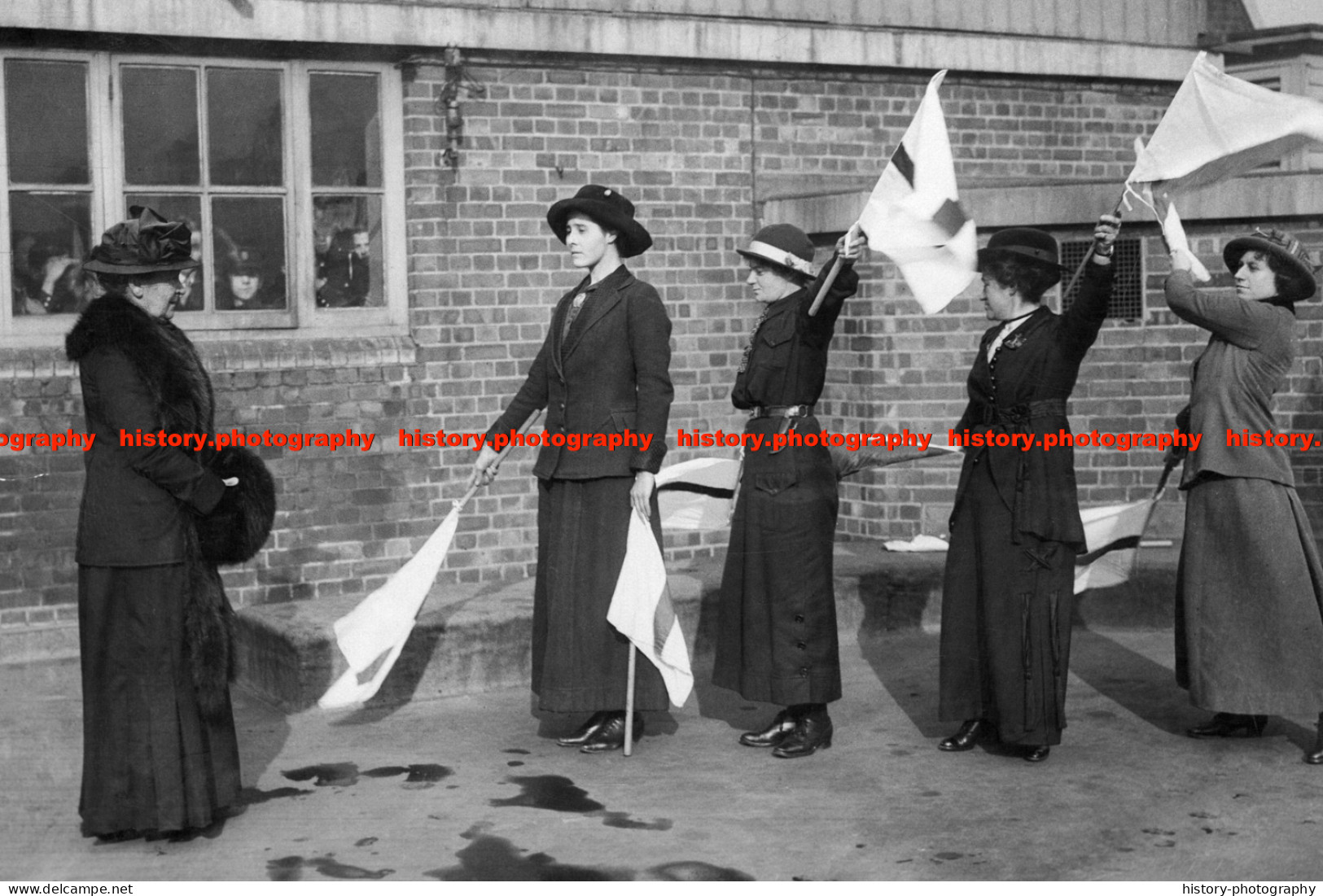 F015754 Frances Mary Parker. Commandant In Chief Of The Women Signallers Territorial Corps. Practice Session Time. WW1.  - Other & Unclassified