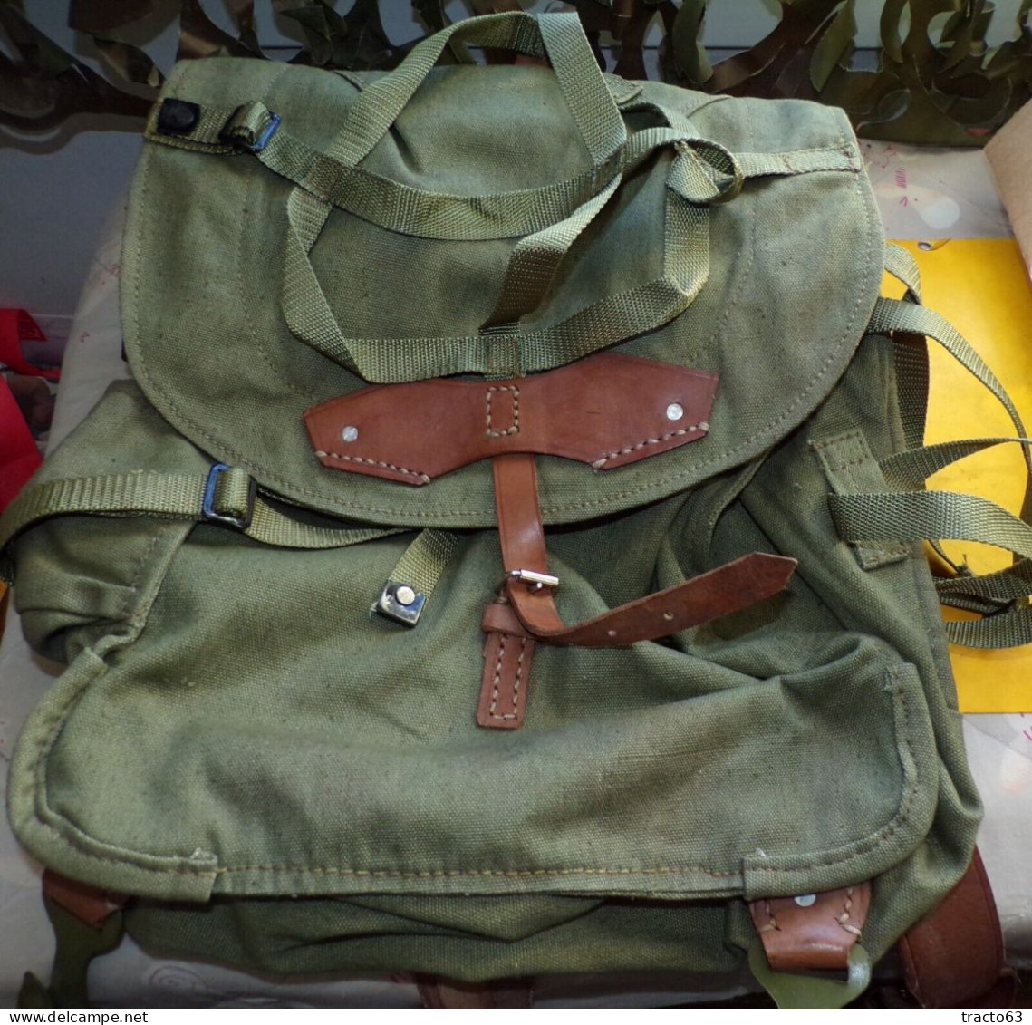 SAC A DOS ROMANIAN ARMY BACKPACK CANVAS WWII , EMPLACEMENT POUR LE CASQUE , TAMPON SUR LES SANGLES  ,FERMETURE PAR CORDA - Equipement