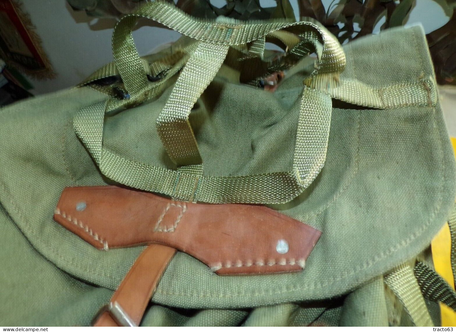 SAC A DOS ROMANIAN ARMY BACKPACK CANVAS WWII , EMPLACEMENT POUR LE CASQUE , TAMPON SUR LES SANGLES  ,FERMETURE PAR CORDA