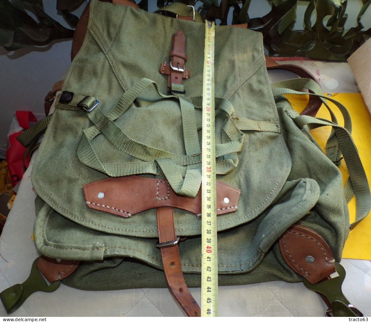 SAC A DOS ROMANIAN ARMY BACKPACK CANVAS WWII , EMPLACEMENT POUR LE CASQUE , TAMPON SUR LES SANGLES  ,FERMETURE PAR CORDA