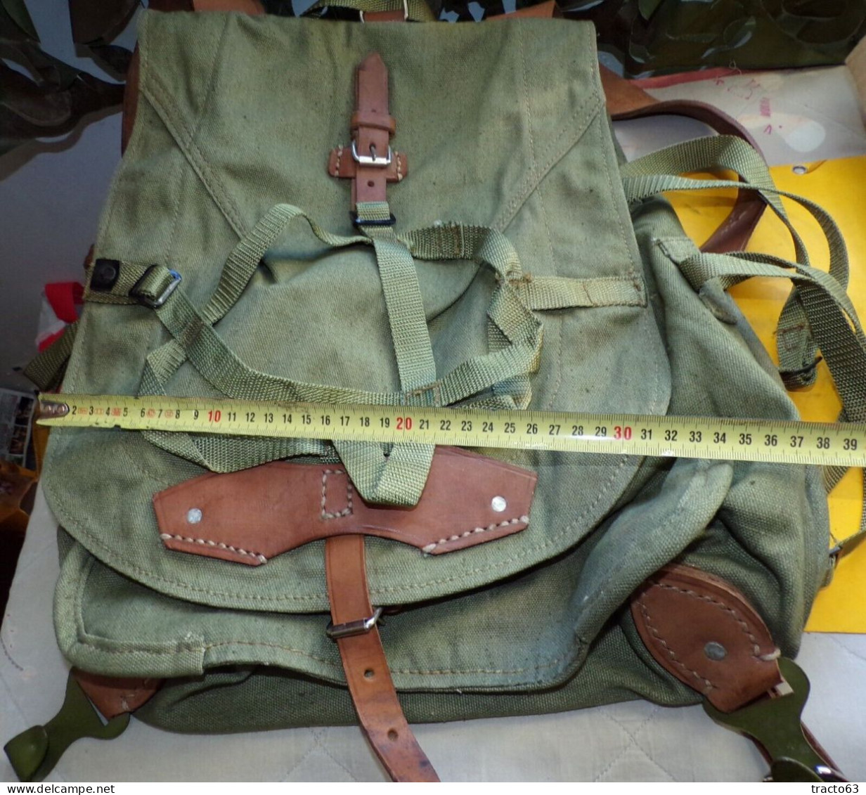 SAC A DOS ROMANIAN ARMY BACKPACK CANVAS WWII , EMPLACEMENT POUR LE CASQUE , TAMPON SUR LES SANGLES  ,FERMETURE PAR CORDA