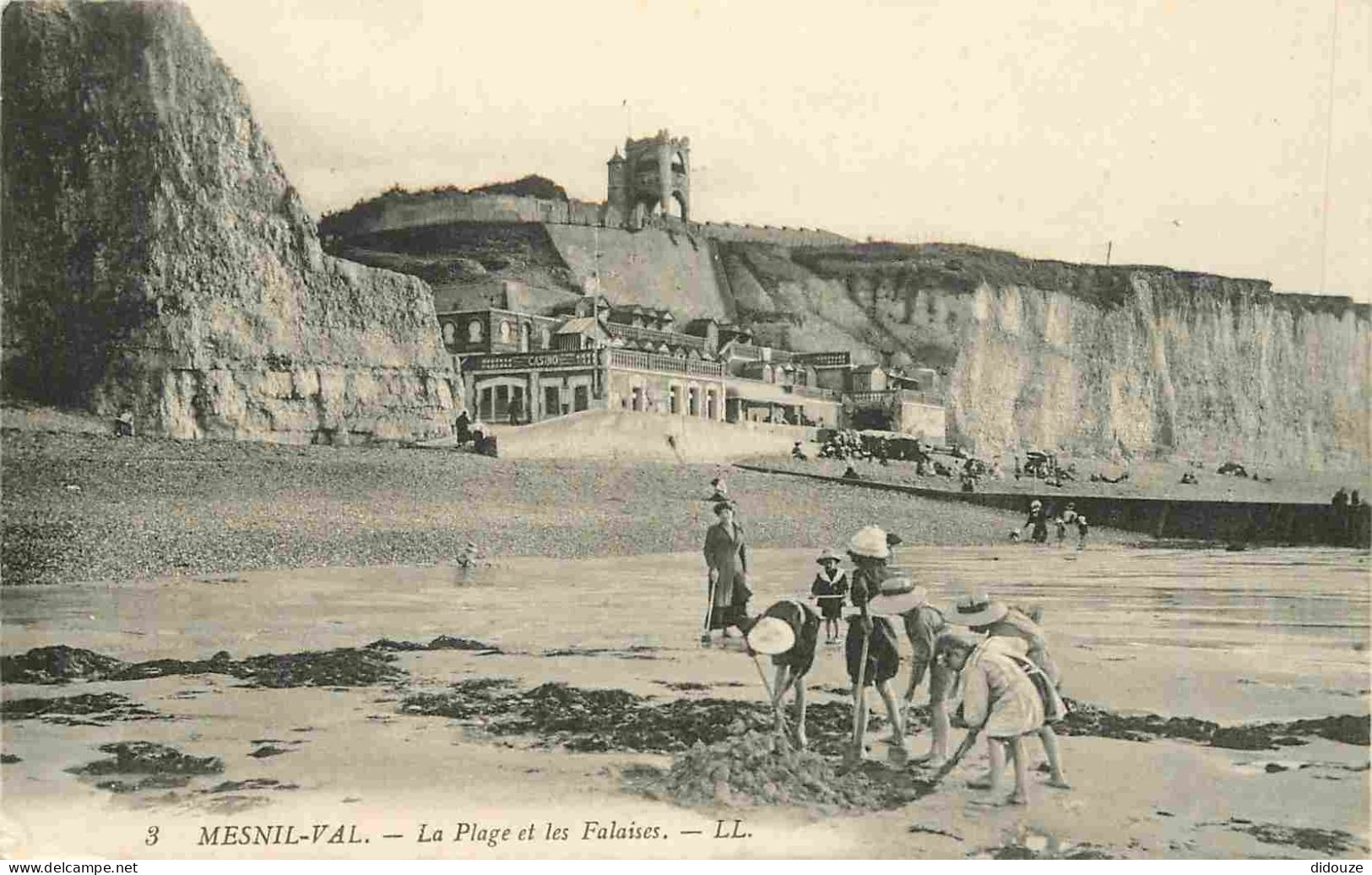 76 - Mesnil Val - La Plage Et Les Falaises - Animée - Scènes De Plage - Enfants - CPA - Voir Scans Recto-Verso - Mesnil-Val