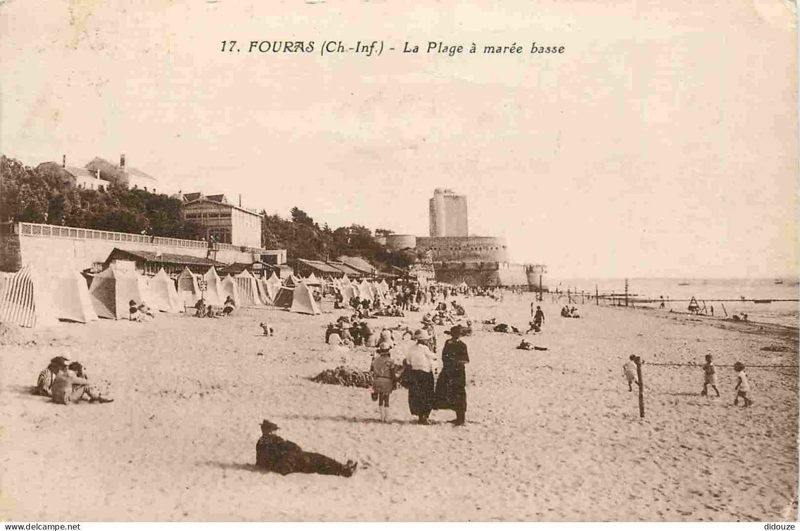 17 - Fouras - La Plage à Marée Basse - Animée - Scènes De Plage - CPA - Voir Scans Recto-Verso - Fouras-les-Bains