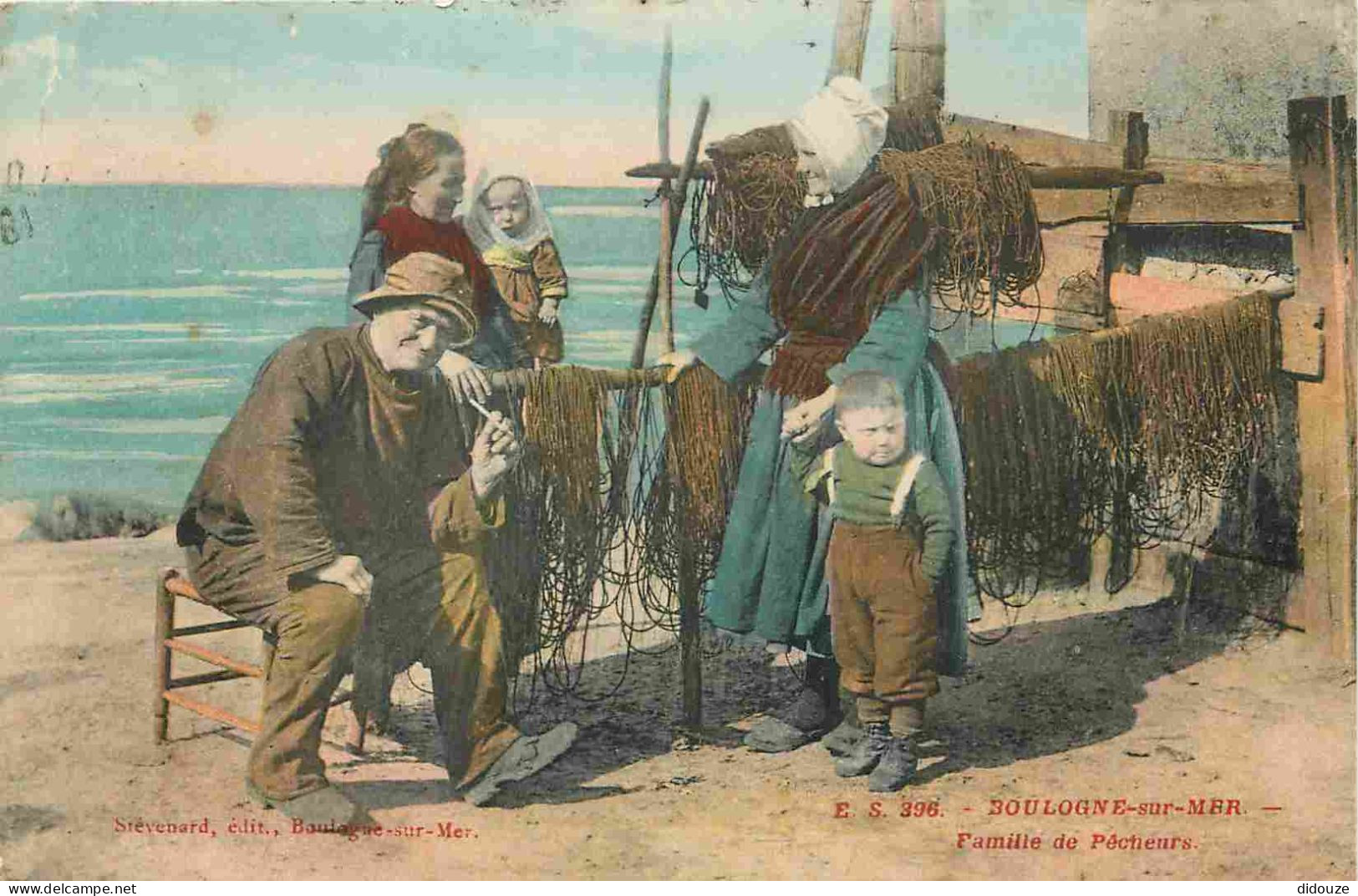 62 - Boulogne Sur Mer - Famille De Pêcheurs - Animée - Colorisée - Enfants - CPA - Oblitération Ronde De 1914 - Voir Sca - Boulogne Sur Mer