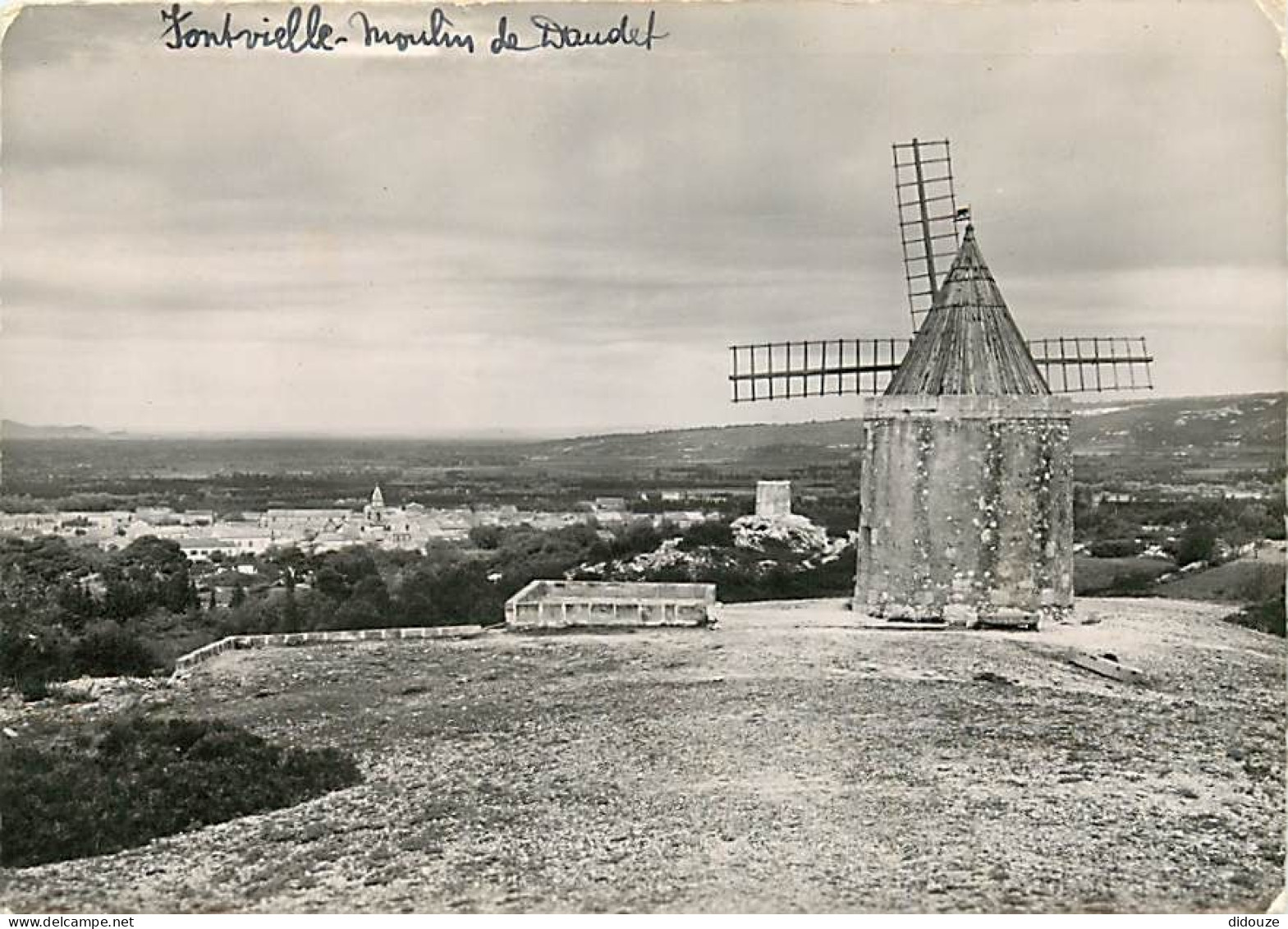 13 - Fontvieille - Vue Générale Et Le Moulin D'Alphonse Daudet - Les Alpilles - CPSM Grand Format - Voir Timbre - Voir S - Fontvieille