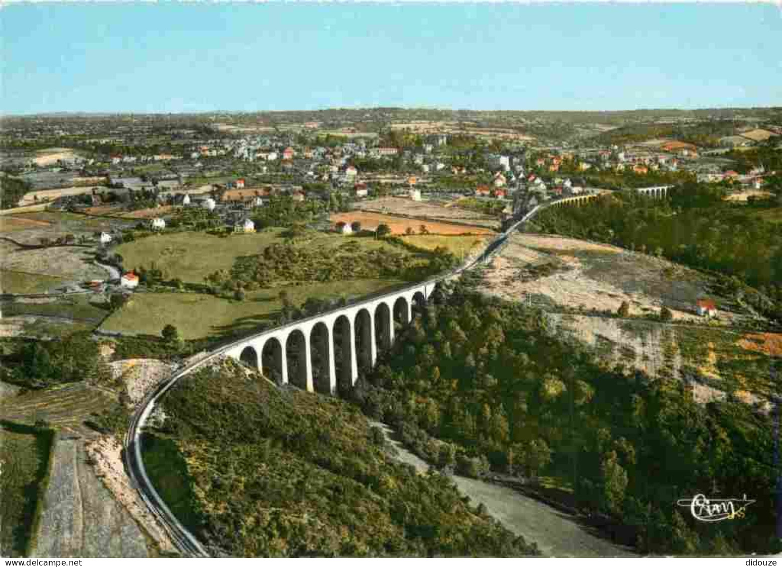 03 - Néris Les Bains - Vue Générale Aérienne Sur Les Viaducs - Mention Photographie Véritable - Carte Dentelée - CPSM Gr - Neris Les Bains