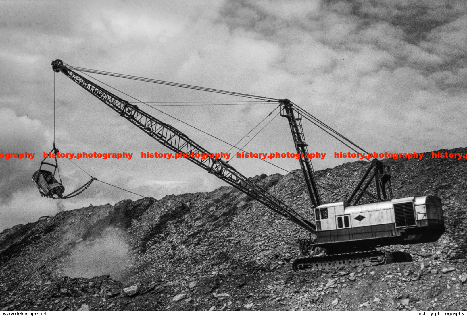 Q003528 Mining Excavator In Action. Cumbria. 1980s - REPRODUCTION - Altri & Non Classificati