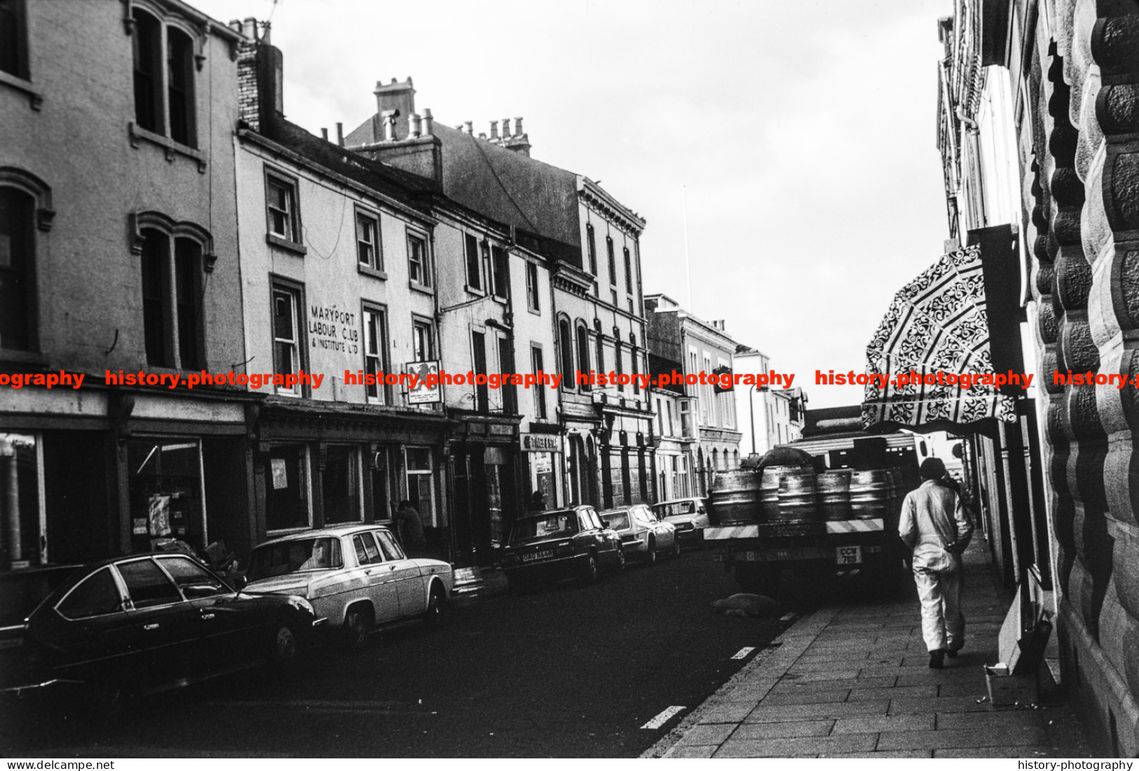 Q003523 Maryport. Labour Club. Street View. Cumbria. 1977 - REPRODUCTION - Altri & Non Classificati