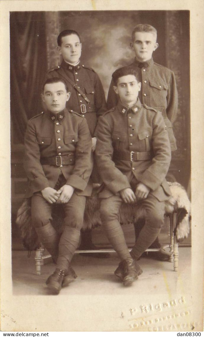 CARTE PHOTO NON IDENTIFIEE QUATRE JEUNES SOLDATS STUDIO PHOTO RIGAUD A CONSTANTINE - A Identifier