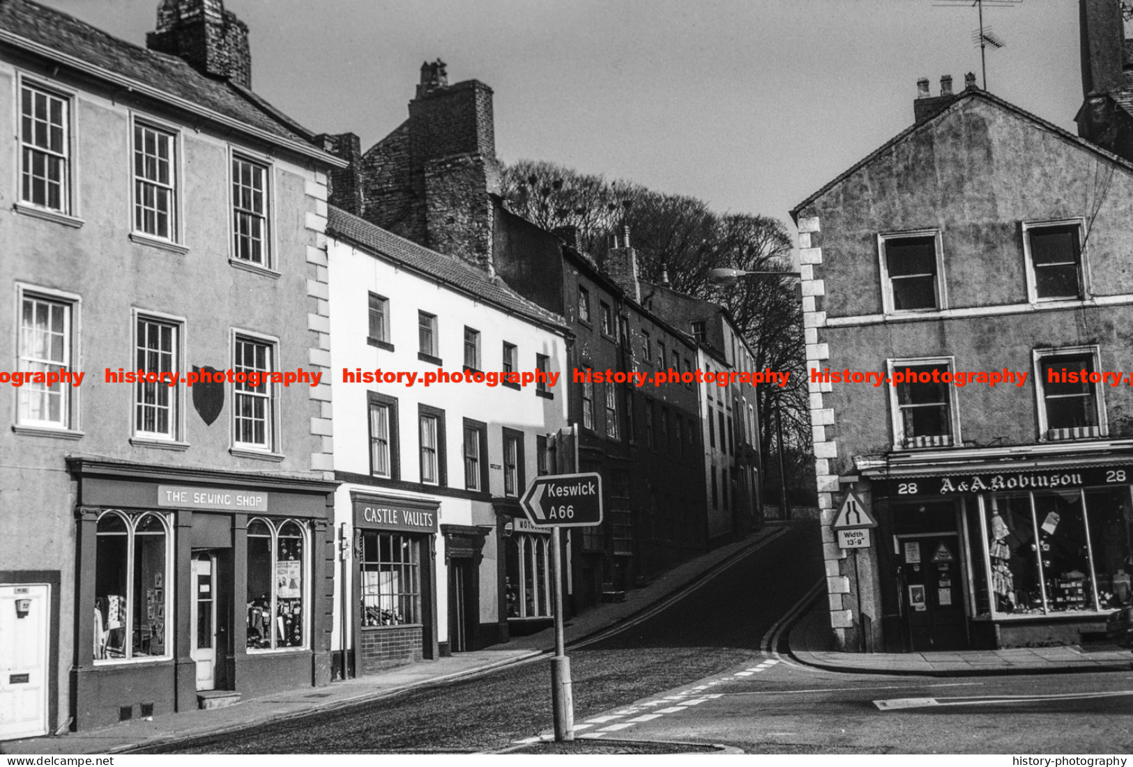 Q003455 Cockermouth. Street View. Shops. Cumbria. 1976 - REPRODUCTION - Altri & Non Classificati