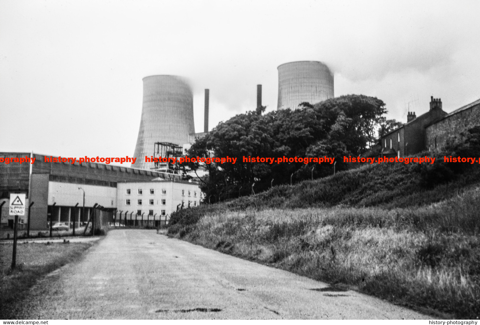 Q003377 Calder Hall Cooling Towers. Cumbria. 1965 - REPRODUCTION - Altri & Non Classificati