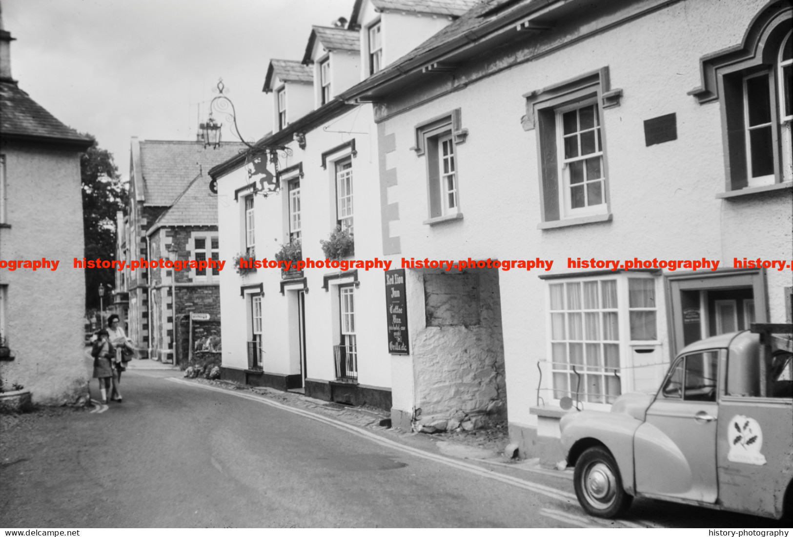 Q003340 Hawkshead. Main Street. Red Lion Inn. Cumbria. 1973 - REPRODUCTION - Autres & Non Classés