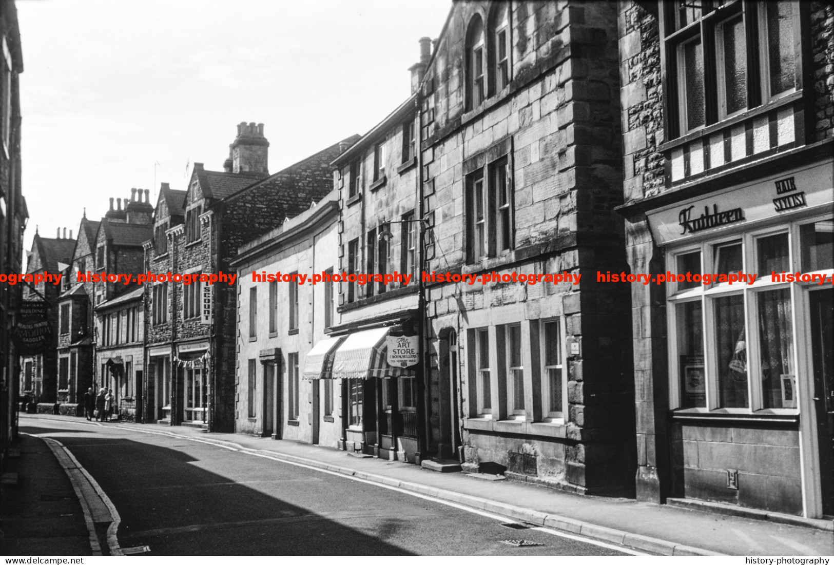 Q003320 Kirkby Lonsdale. Street View. Shops. Art Store. Cumbria. 1977 - REPRODUCTION - Autres & Non Classés