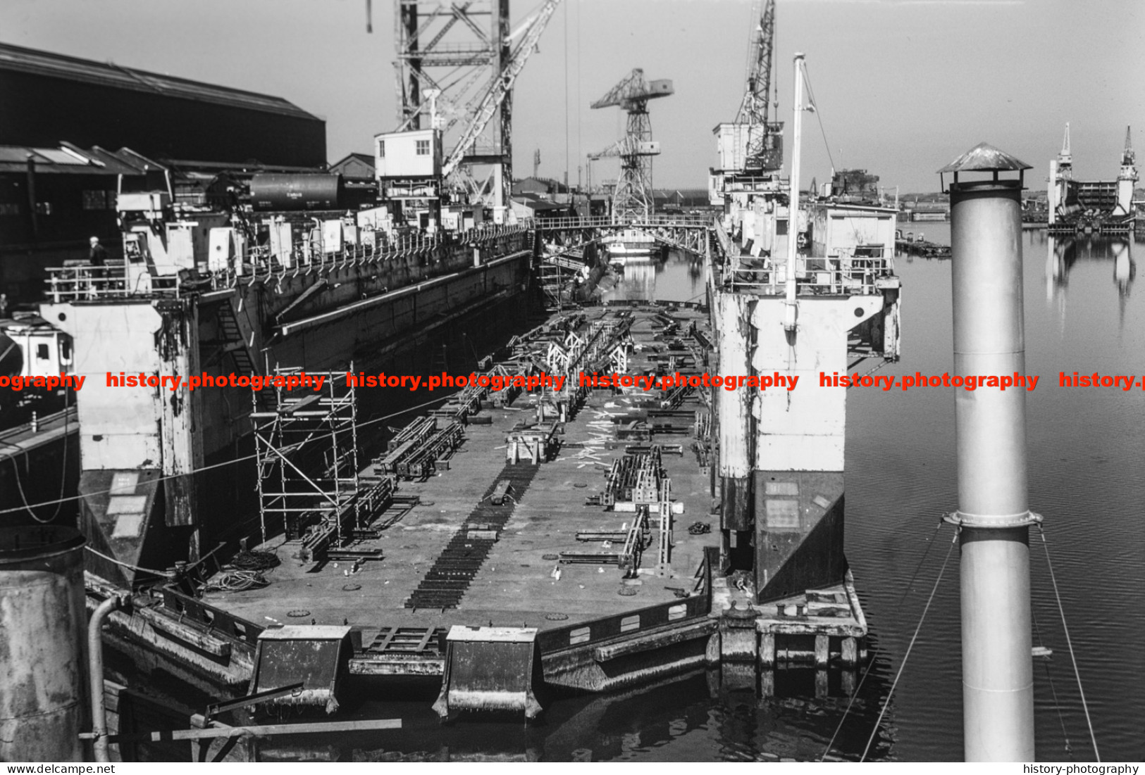 Q003210 Barrow In Furness. Docks. Cumbria. 1977 - REPRODUCTION - Other & Unclassified