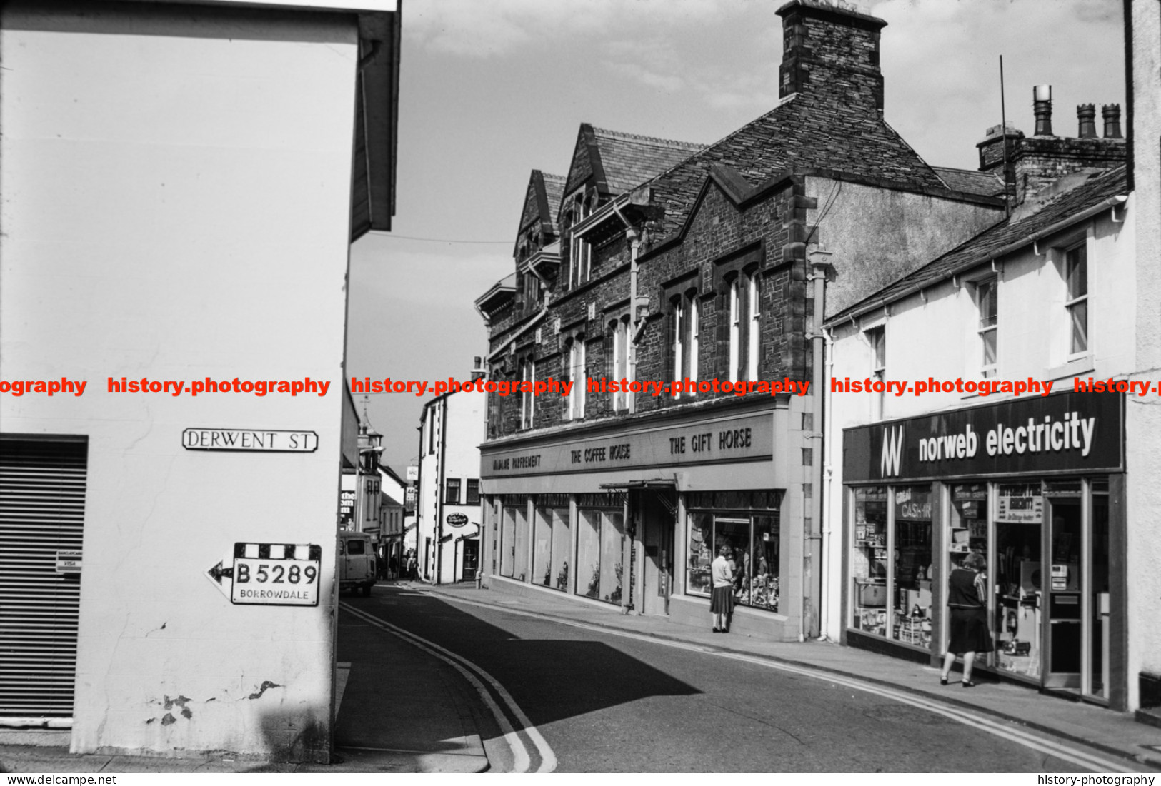 Q003175 Keswick. Derwent St. Madame Parfrement. Shops. Cumbria. 1981 - REPRODUCTION - Andere & Zonder Classificatie