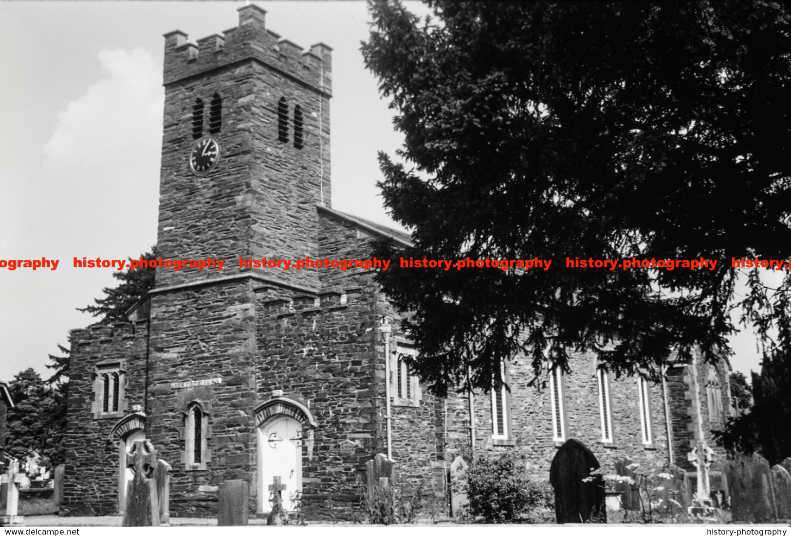 Q003179 Coniston. St Andrews Church. Cumbria. 1977 - REPRODUCTION - Sonstige & Ohne Zuordnung