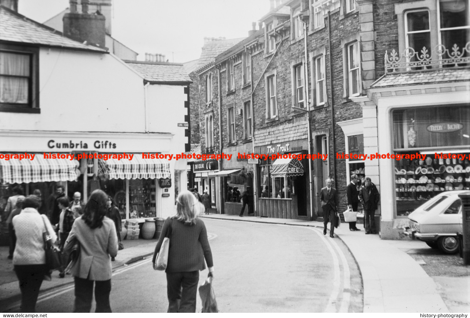 Q003167 Keswick. Shops. Cumbria Gifts. 1977 - REPRODUCTION - Other & Unclassified