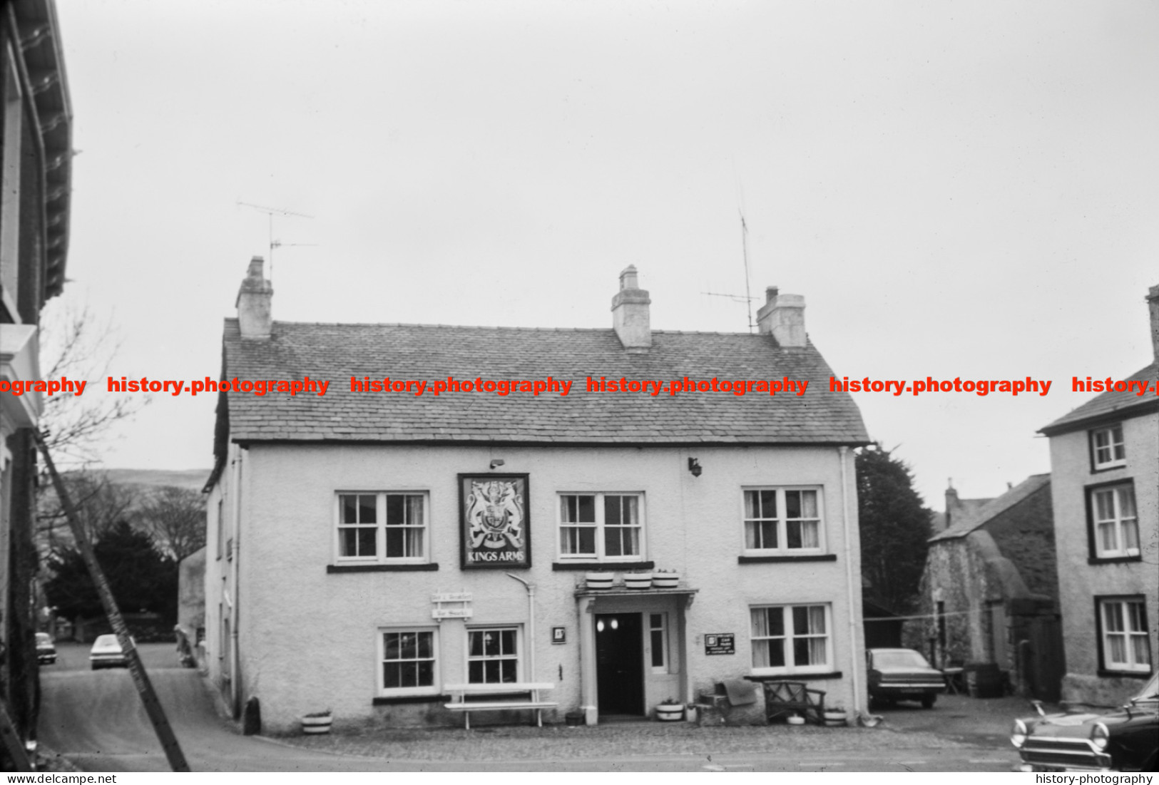 Q003128 Cartmel. Kings Arms. Cumbria. 1973 - REPRODUCTION - Sonstige & Ohne Zuordnung