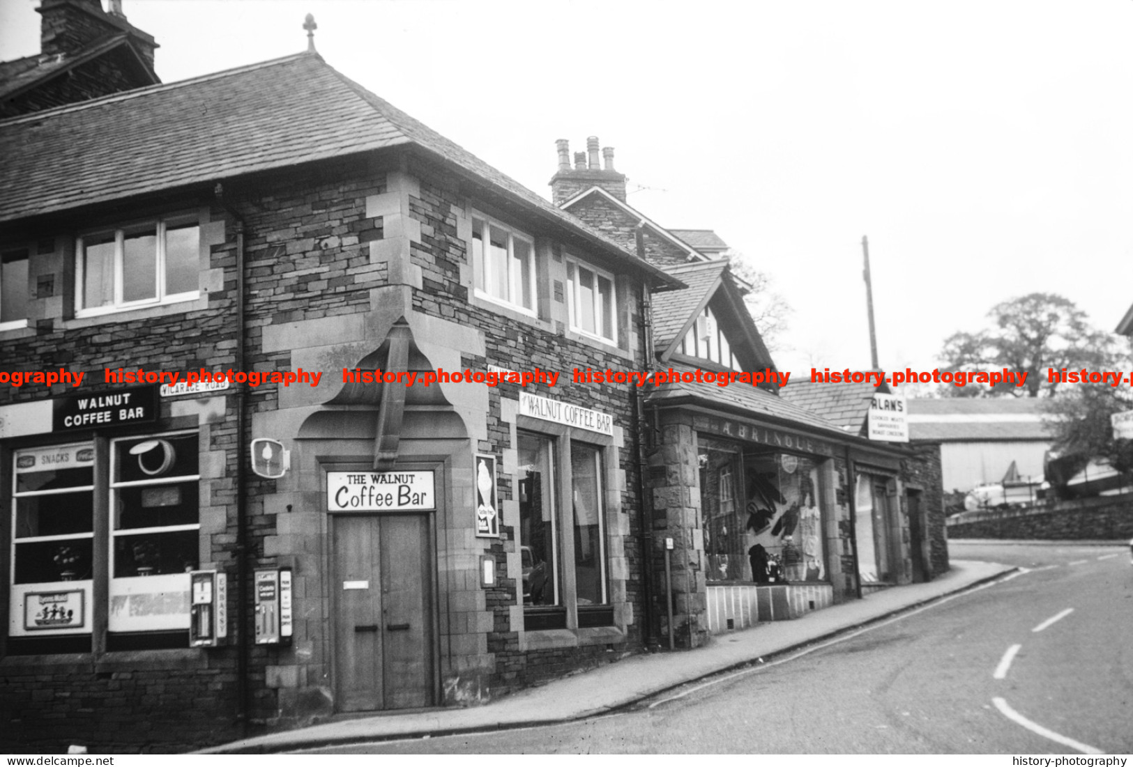 Q003118 Ambleside. Walnut Coffee Bar. Vicarage Rd. Millans Park. 1975 - REPRODUCTION - Altri & Non Classificati