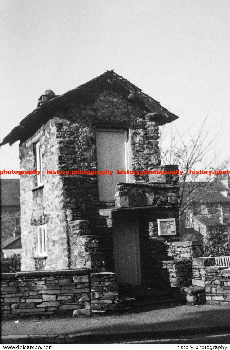 Q003749 Ambleside. Bridge House. Cumbria. 1969 - REPRODUCTION - Autres & Non Classés