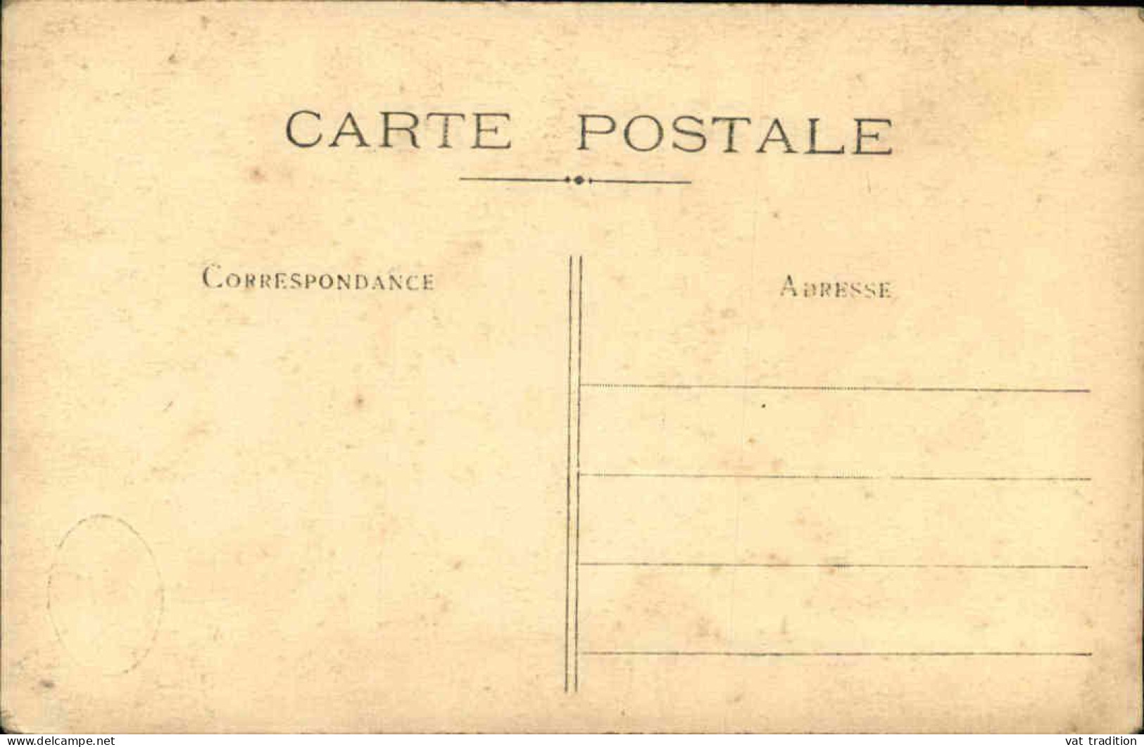PHOTOGRAPHIES -  Carte Postale Photo Du Personnel D'un établissement En Uniforme (banque, Poste ?) - L 152117 - Photographie