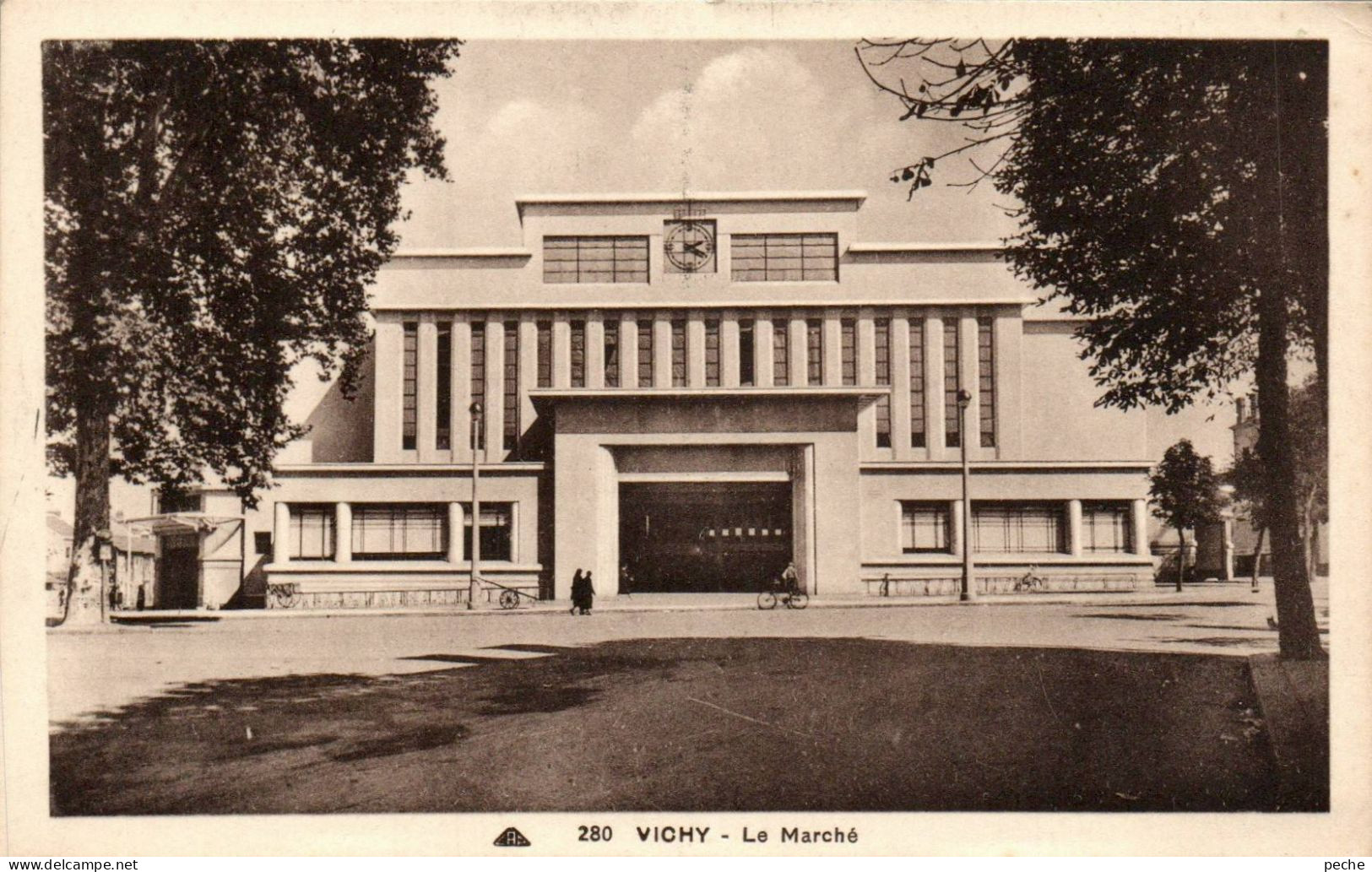 N°375 W -cpa Vichy -le Marché- - Vichy