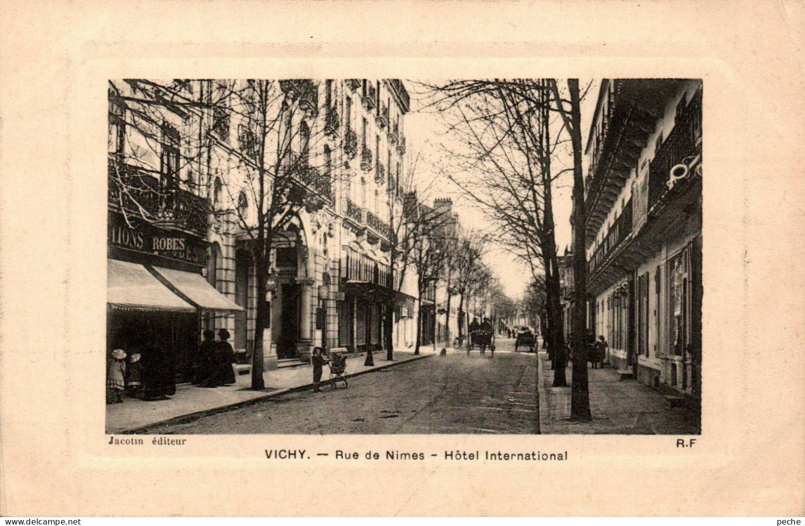 N°376 W -cpa Vichy -rue De Nîmes- Hôtel International- - Vichy