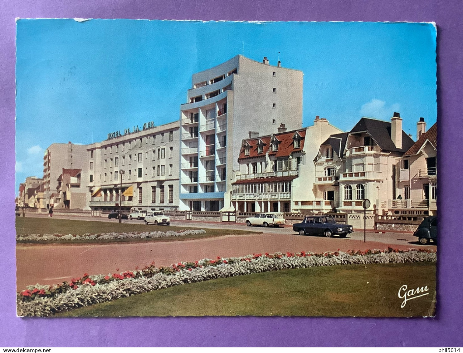 62   CPSM     LE  TOUQUET   Boulevard De La Mer  Voitures Dont Renault…..  Bon état (traces D’usage) - Le Touquet