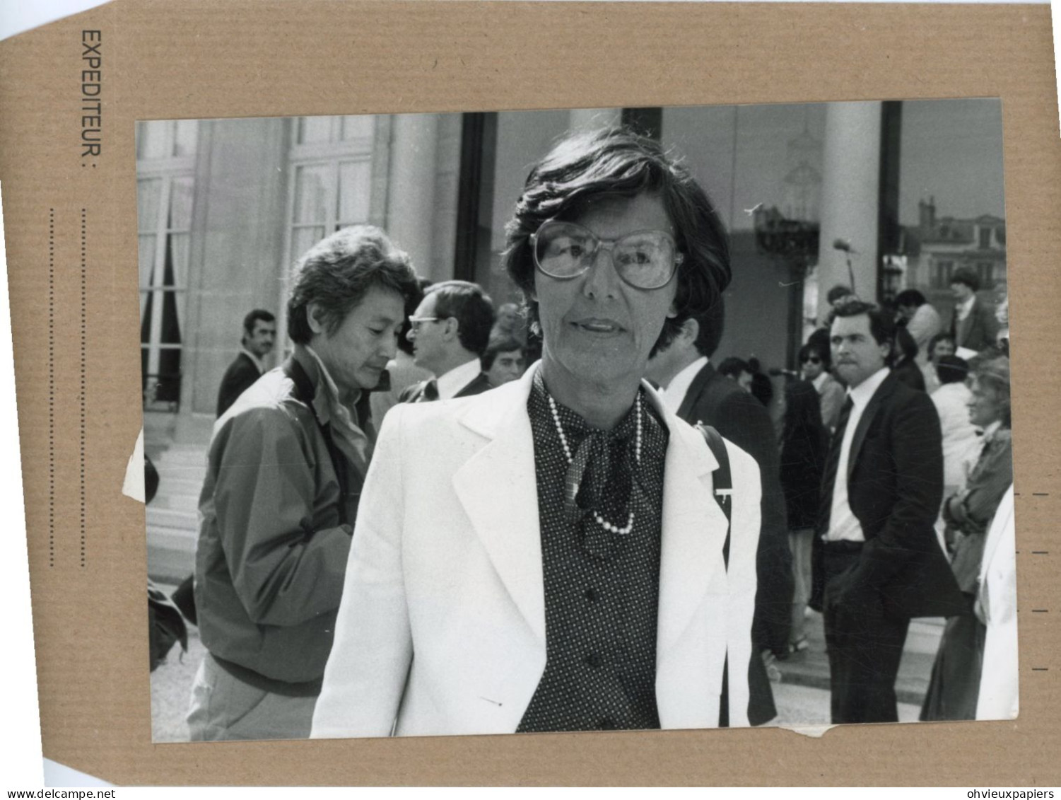 lot de 17 photos  - MONIQUE PELLETIER  femme politique, ministre  déléguée à  la condition féminine  en 1979